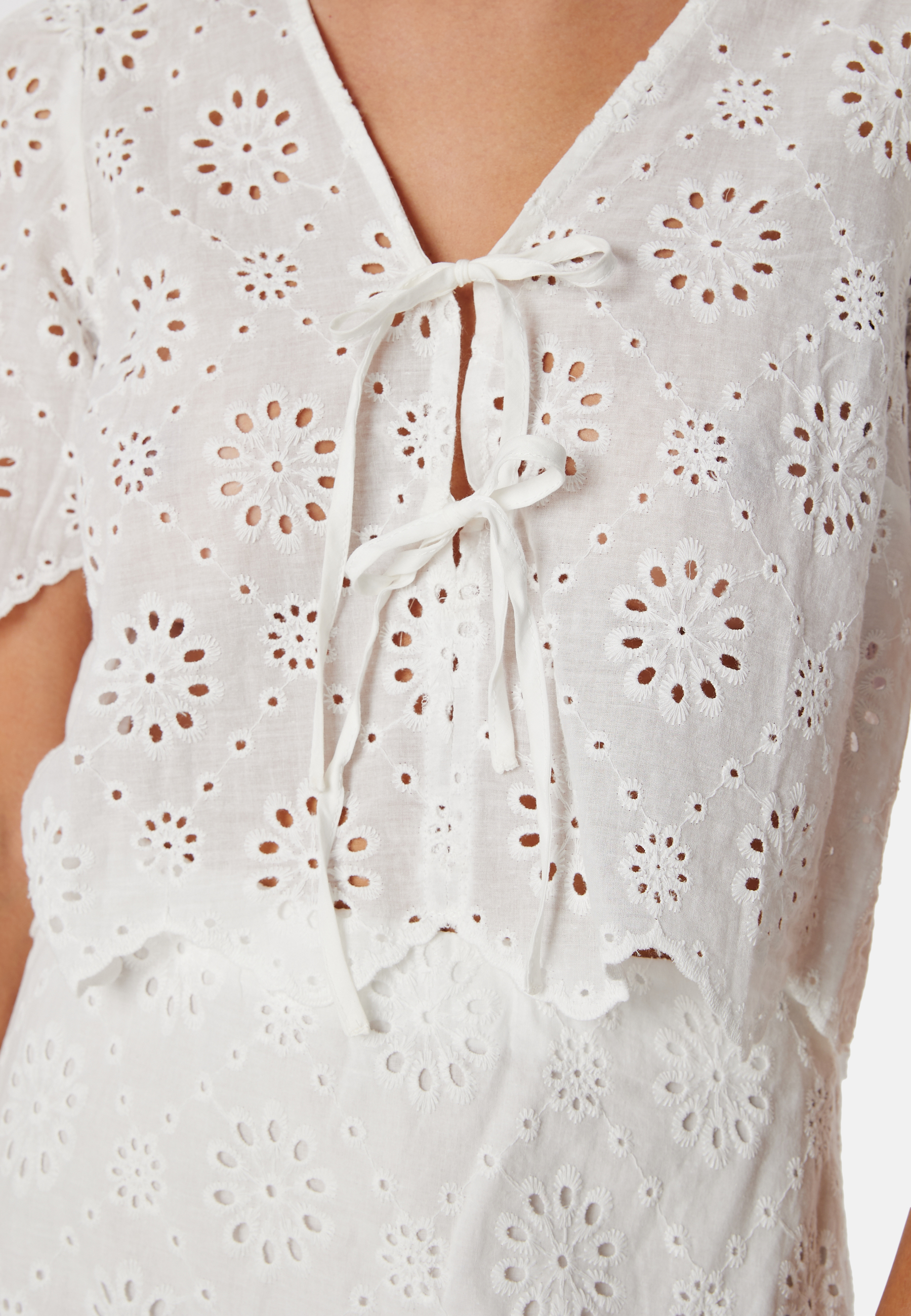 Broderie Anglaise Blouse 3