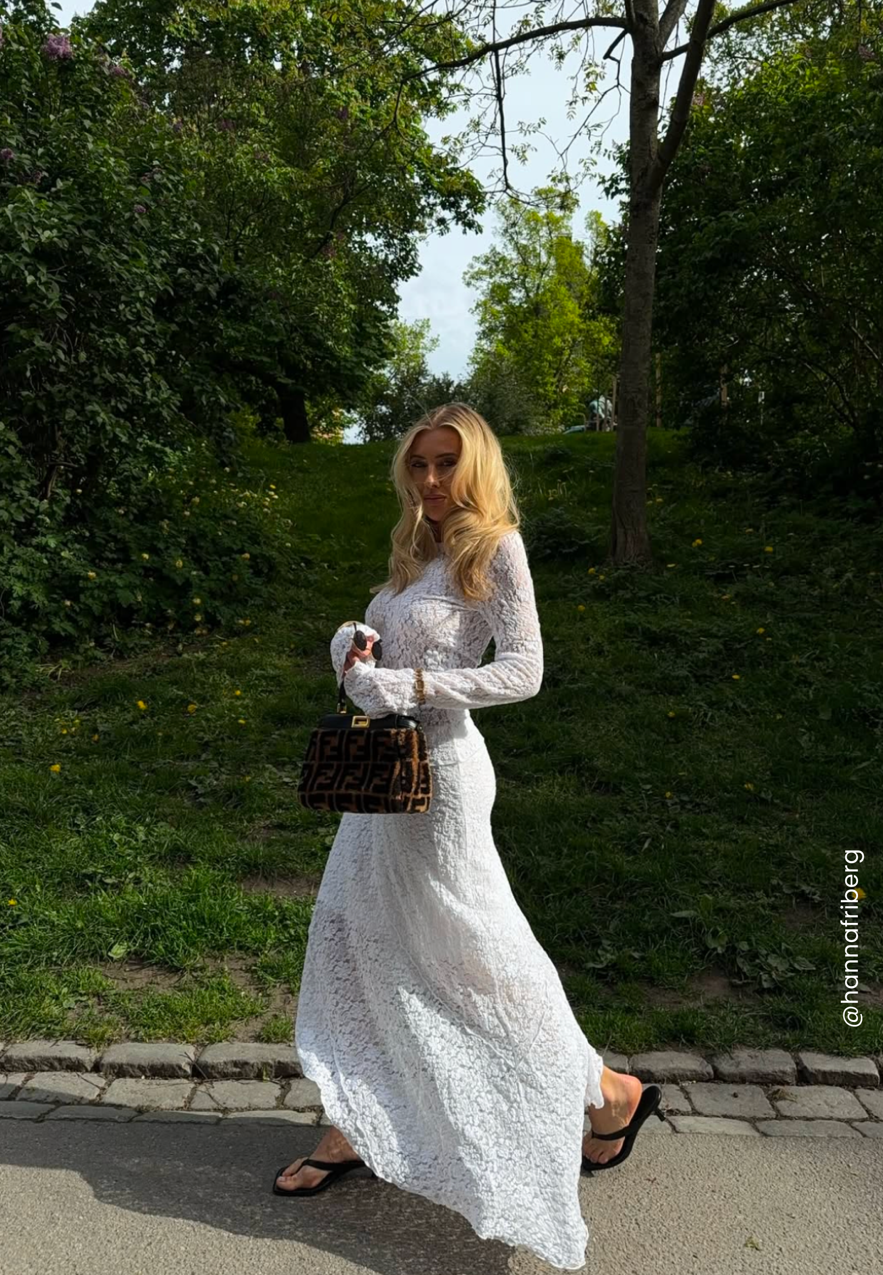 Läs mer om Asymmetric Lace Skirt