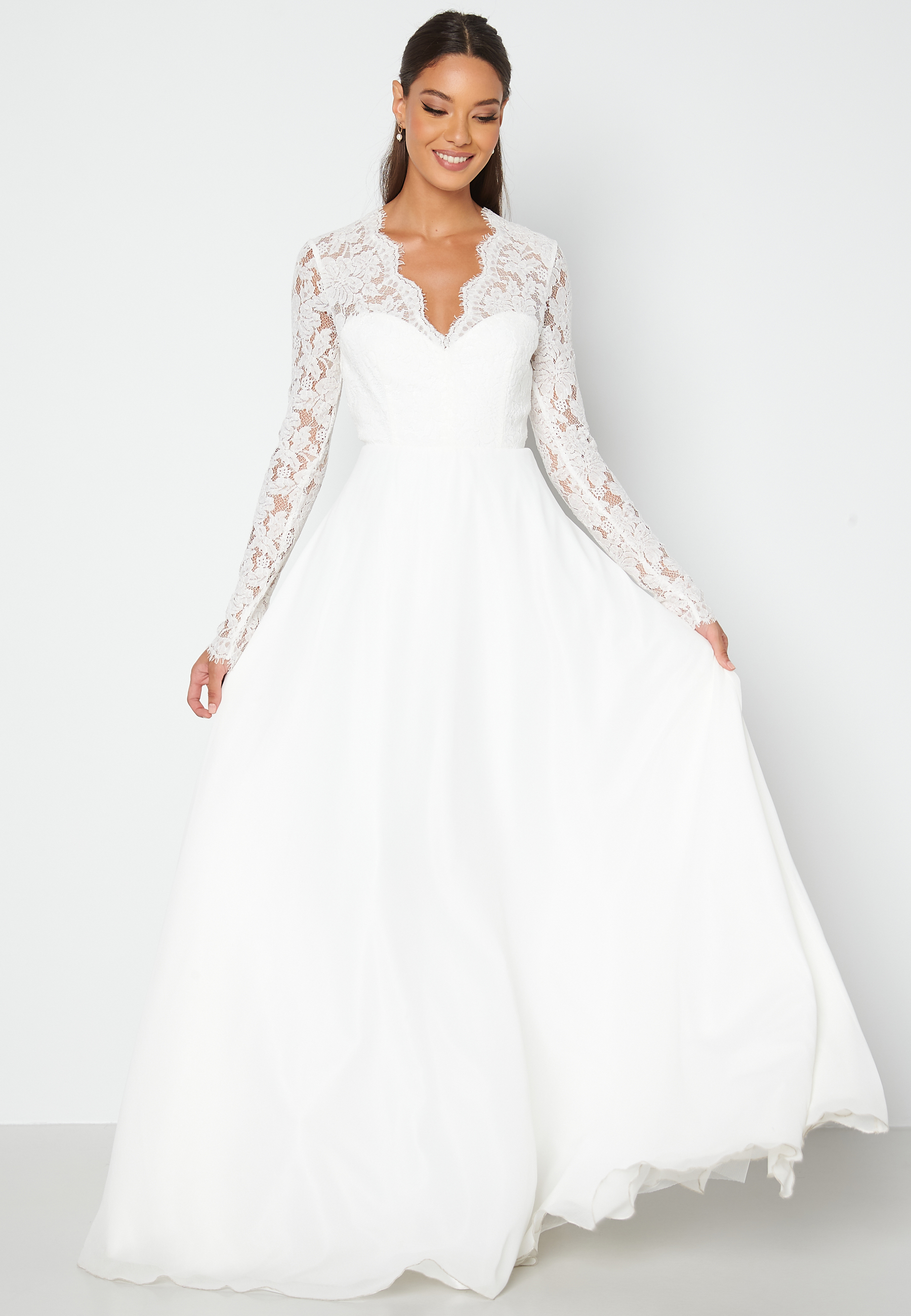 Scallop V-Neck Lace Gown