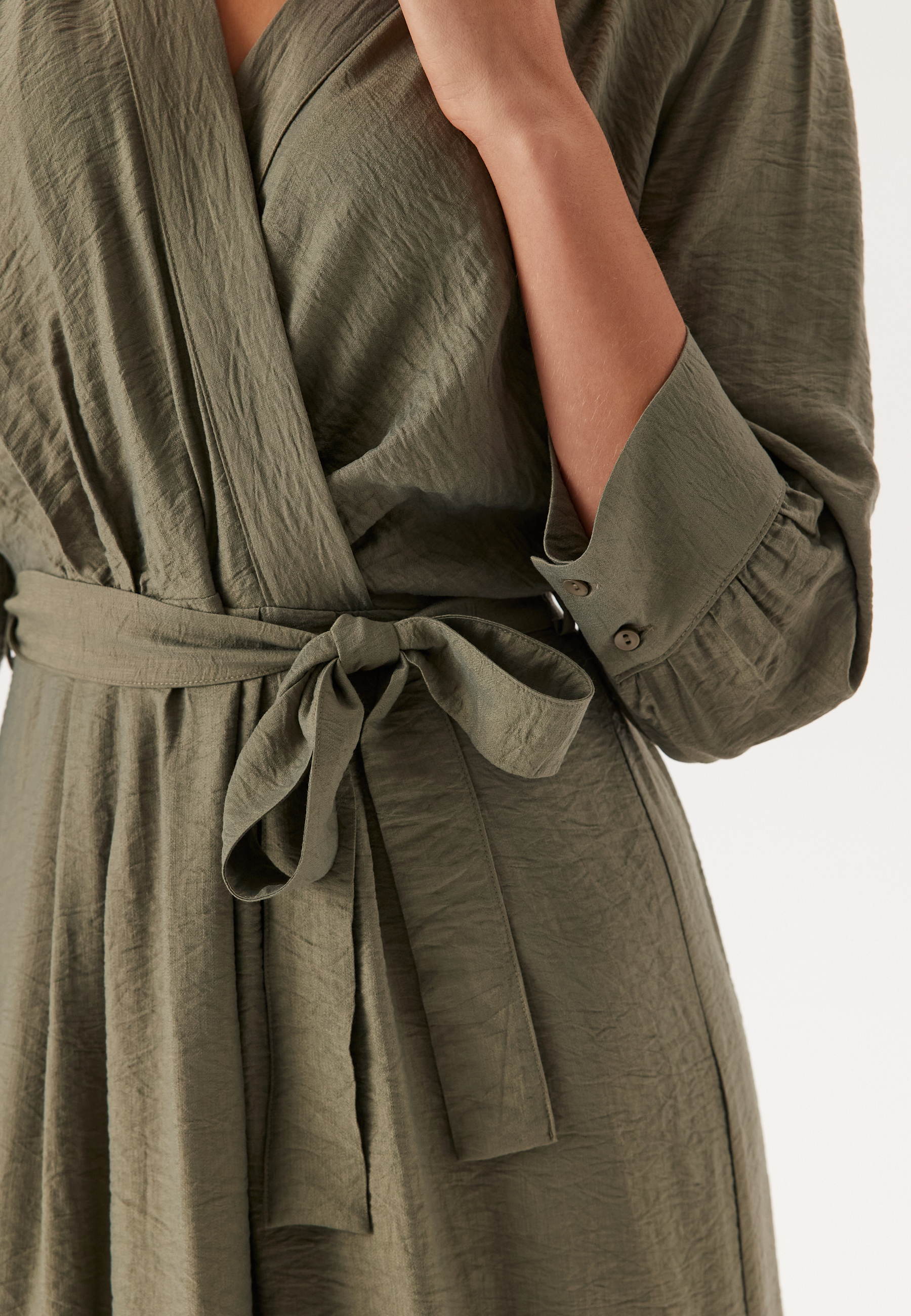 Puff Sleeve Structured Dress 3