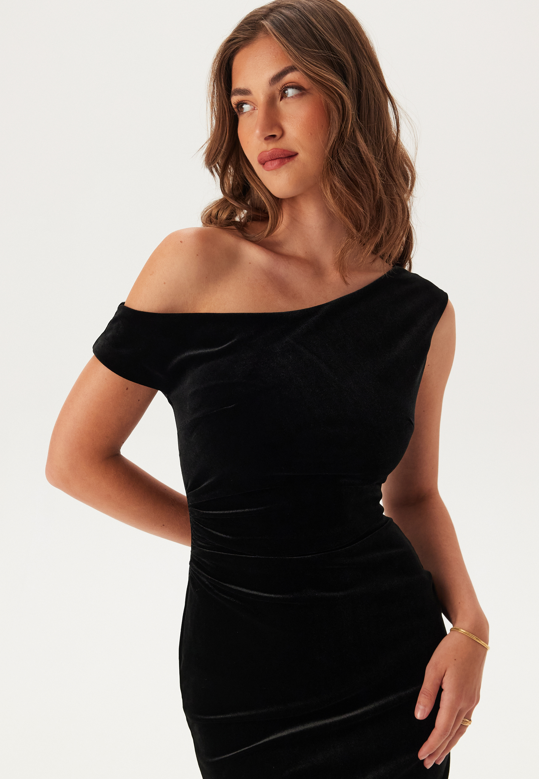 Demi Tipped Shoulder Velvet Bodycon 2
