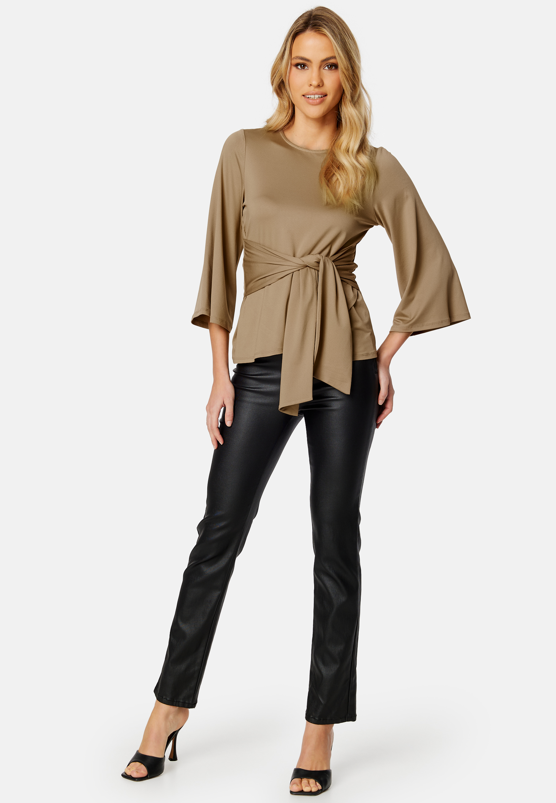 Petra tie top