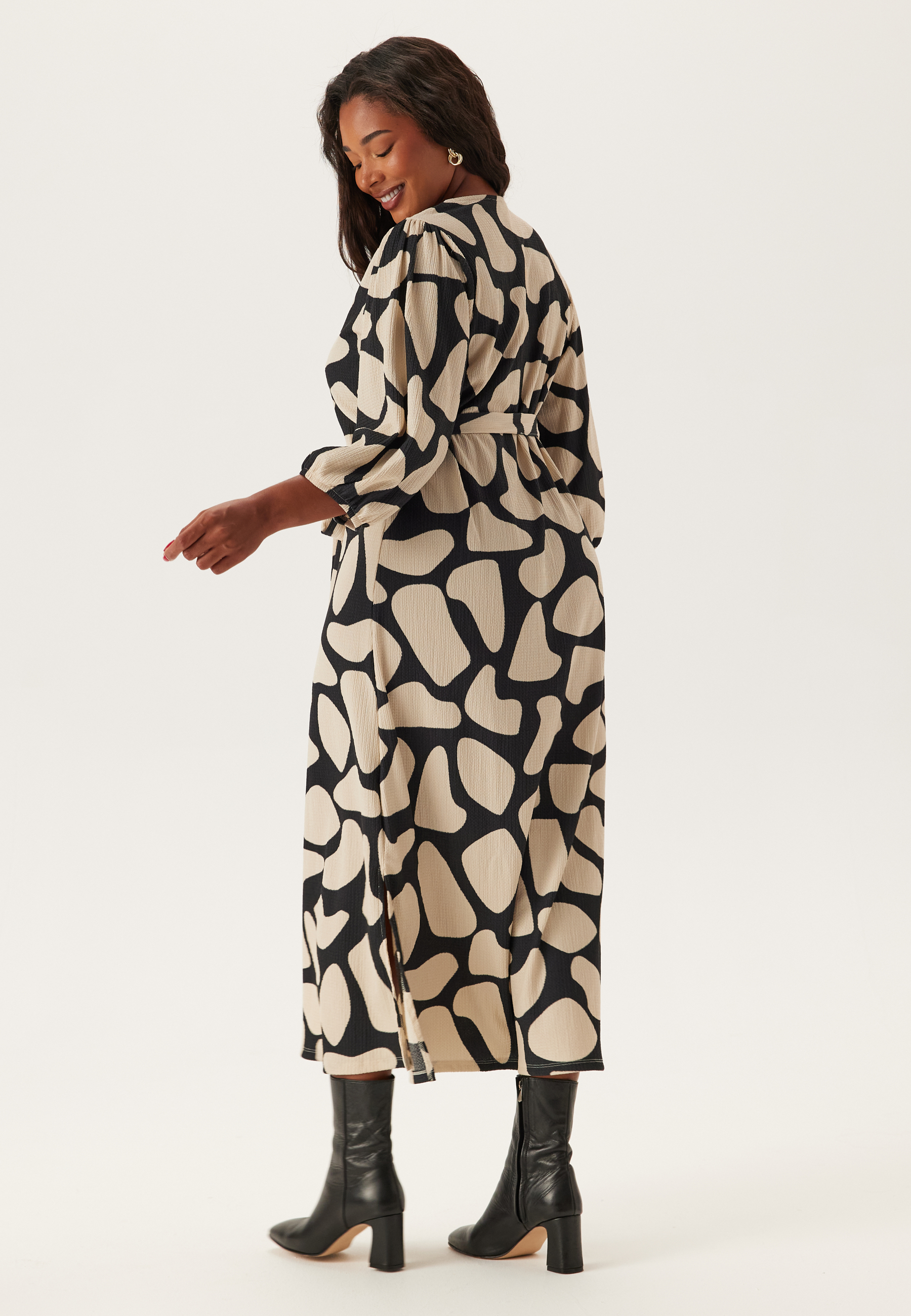 Structured Puff Sleeve Midi Dress 2