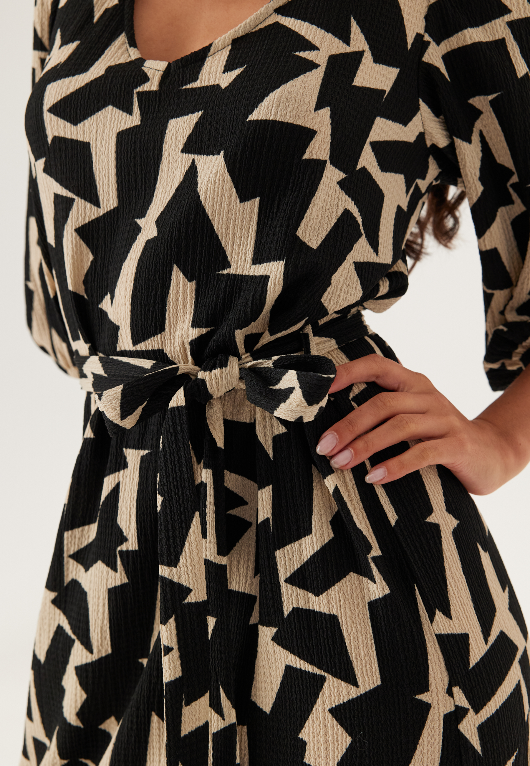 Structured Puff Sleeve Midi Dress 3