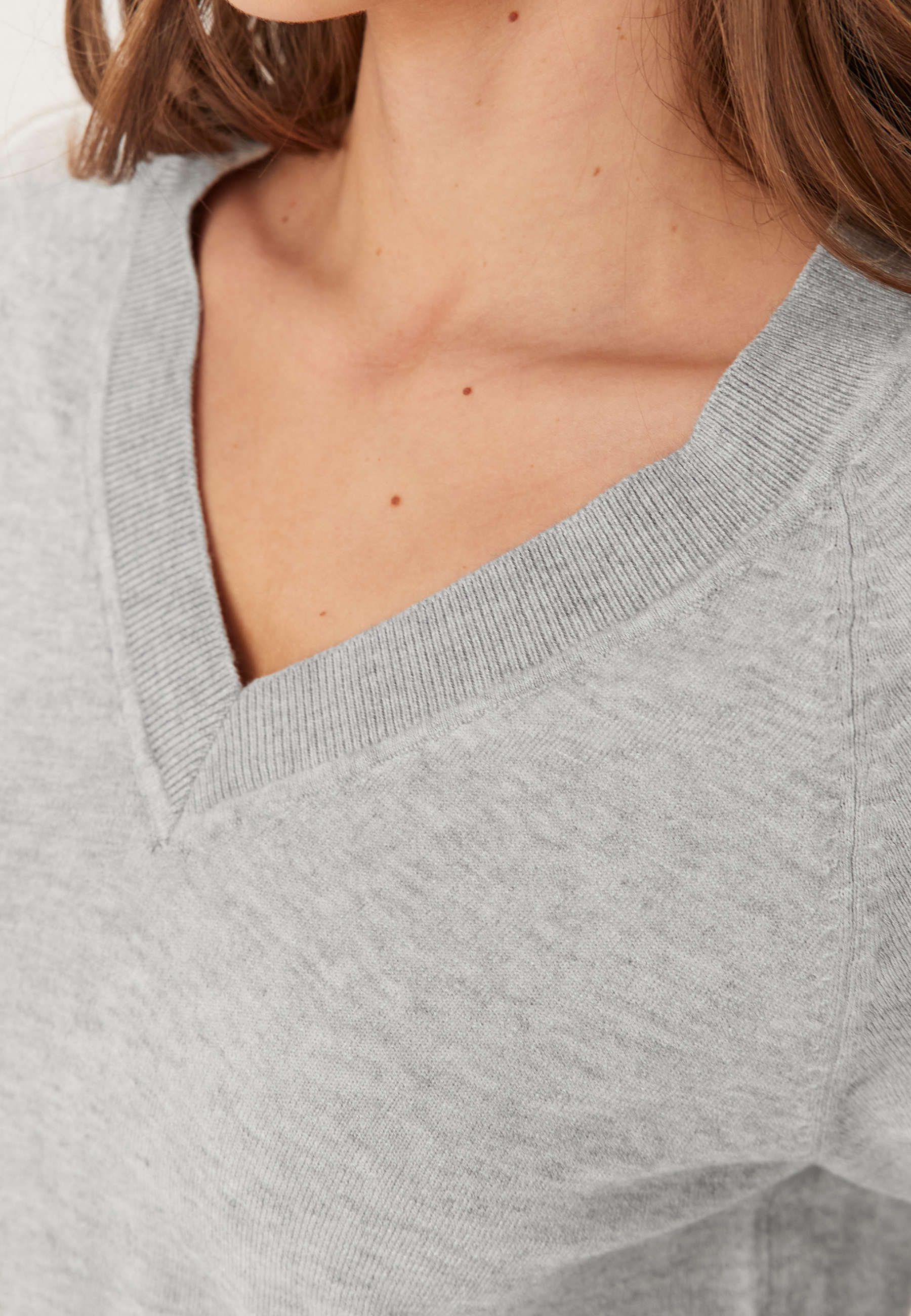 Objthess 2/4 LO V-NECK KNIT 3