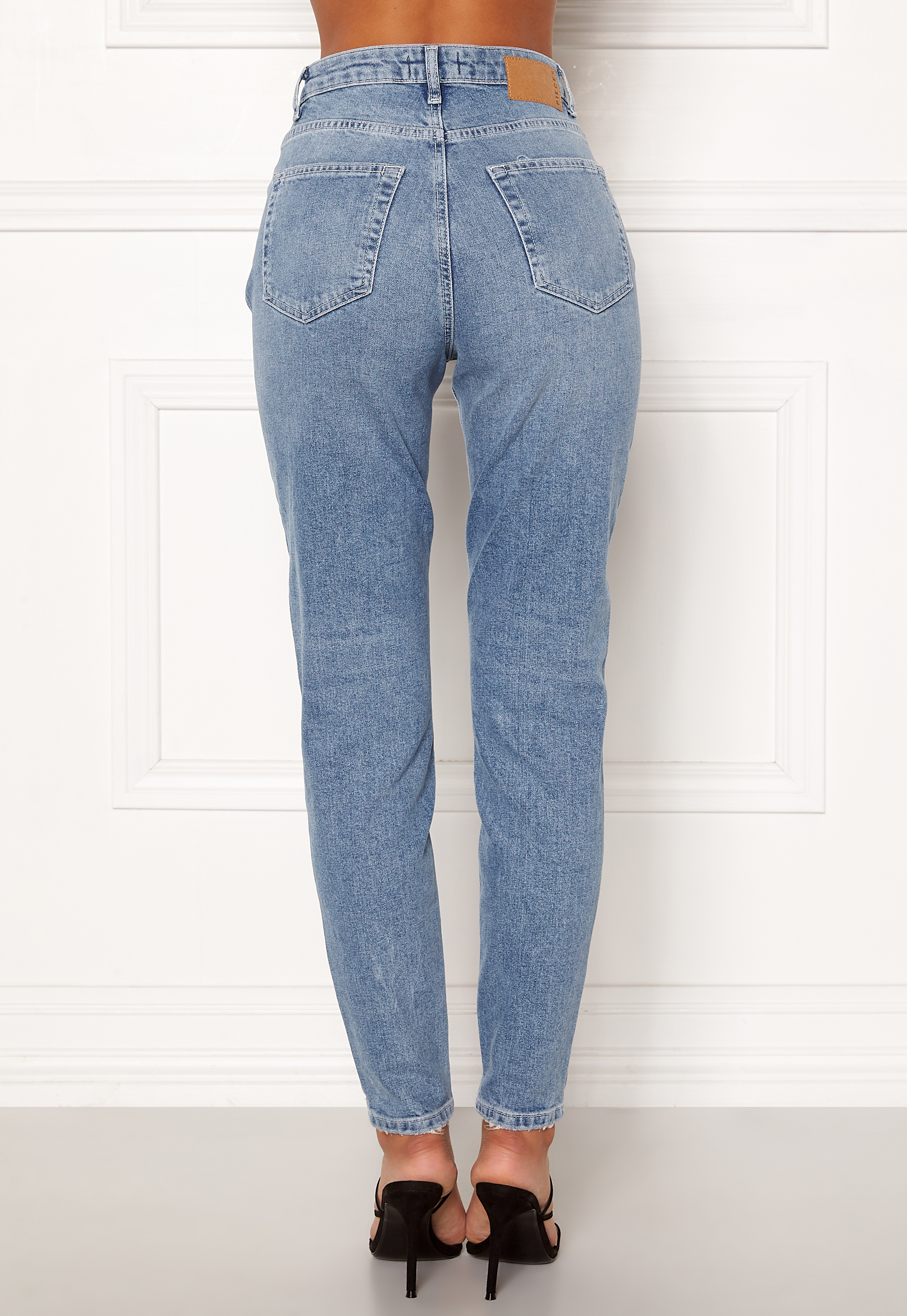 Leah Mom HW Ankle Jeans 3
