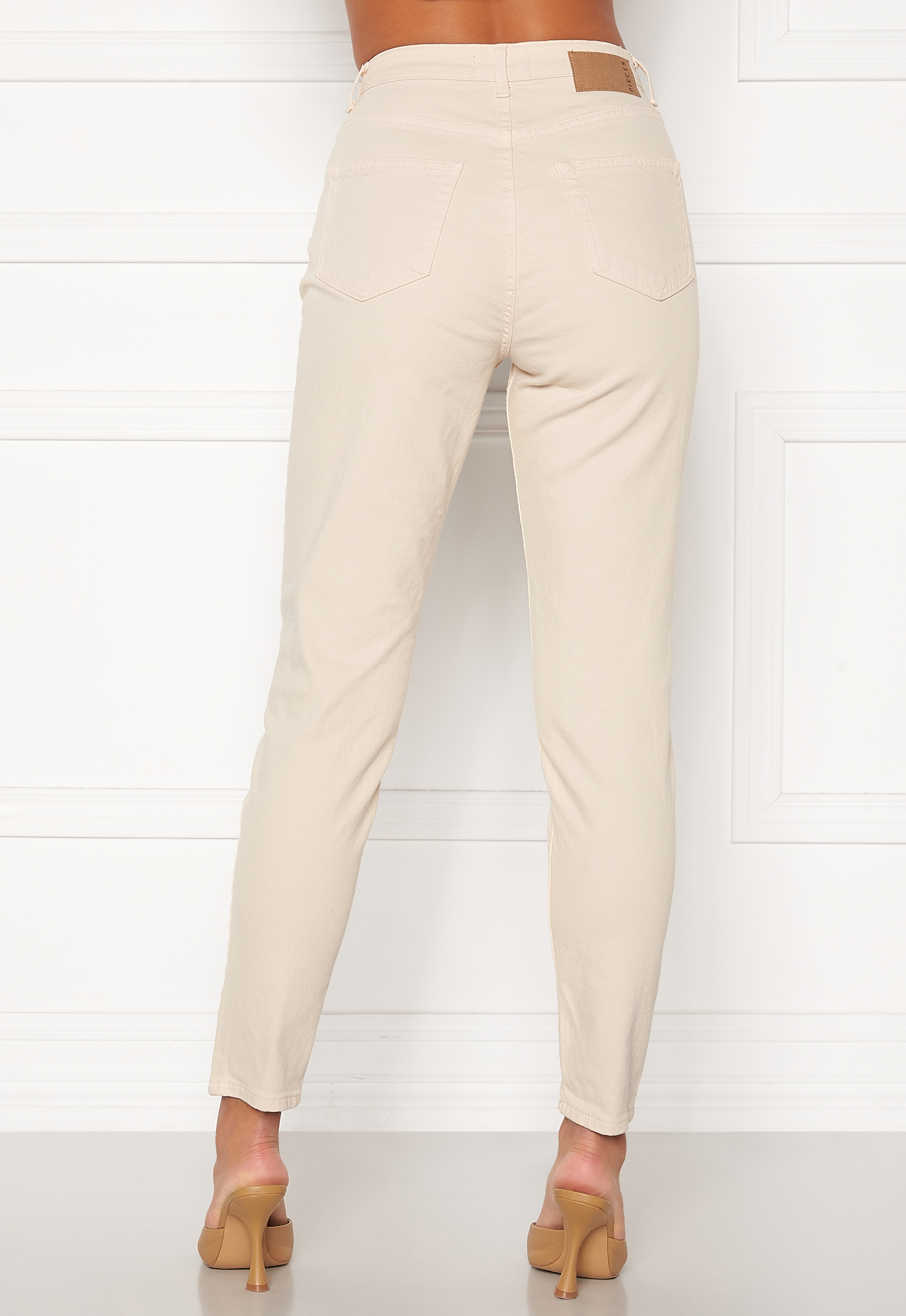 Leah Mom HW Jeans 3