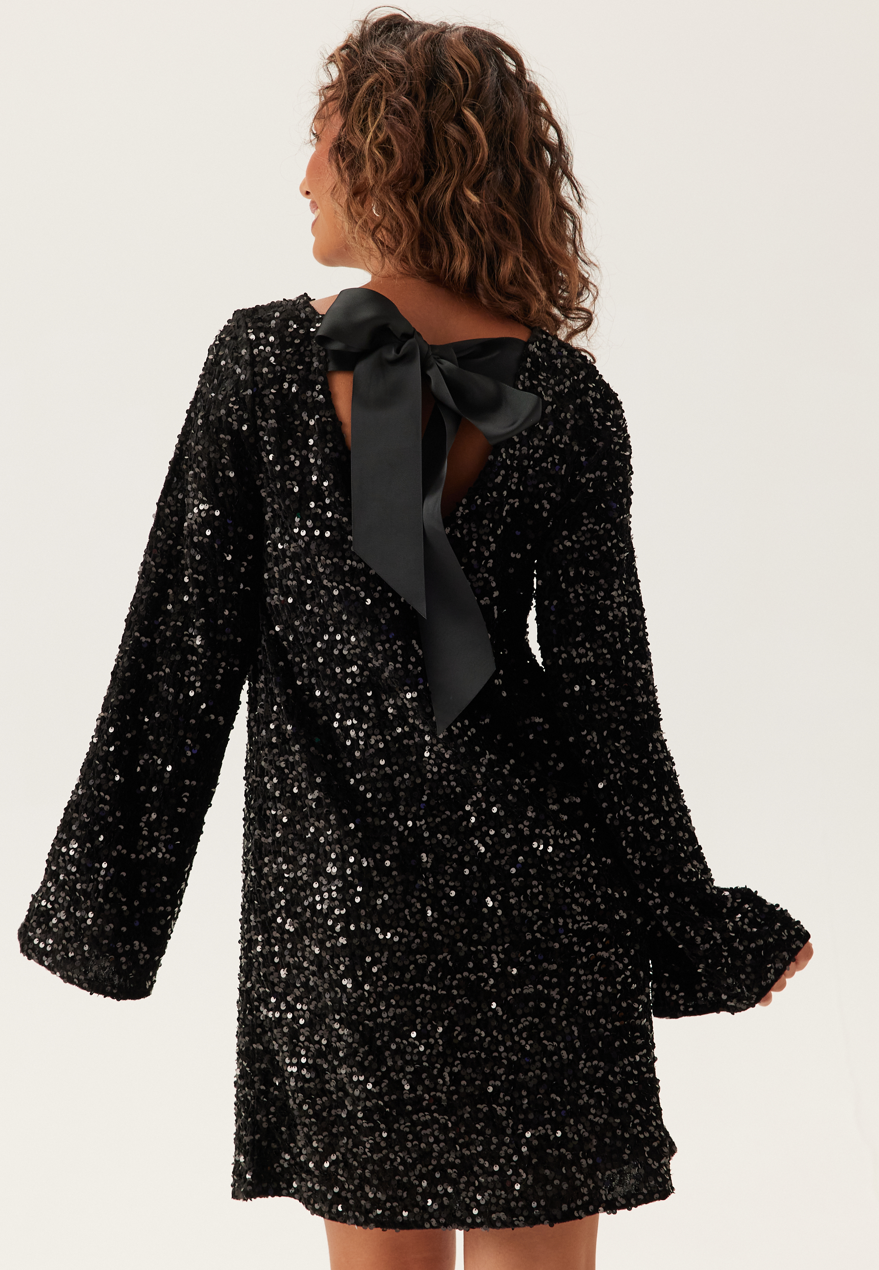 Pckam Ls Deep Back Bow Dress 4