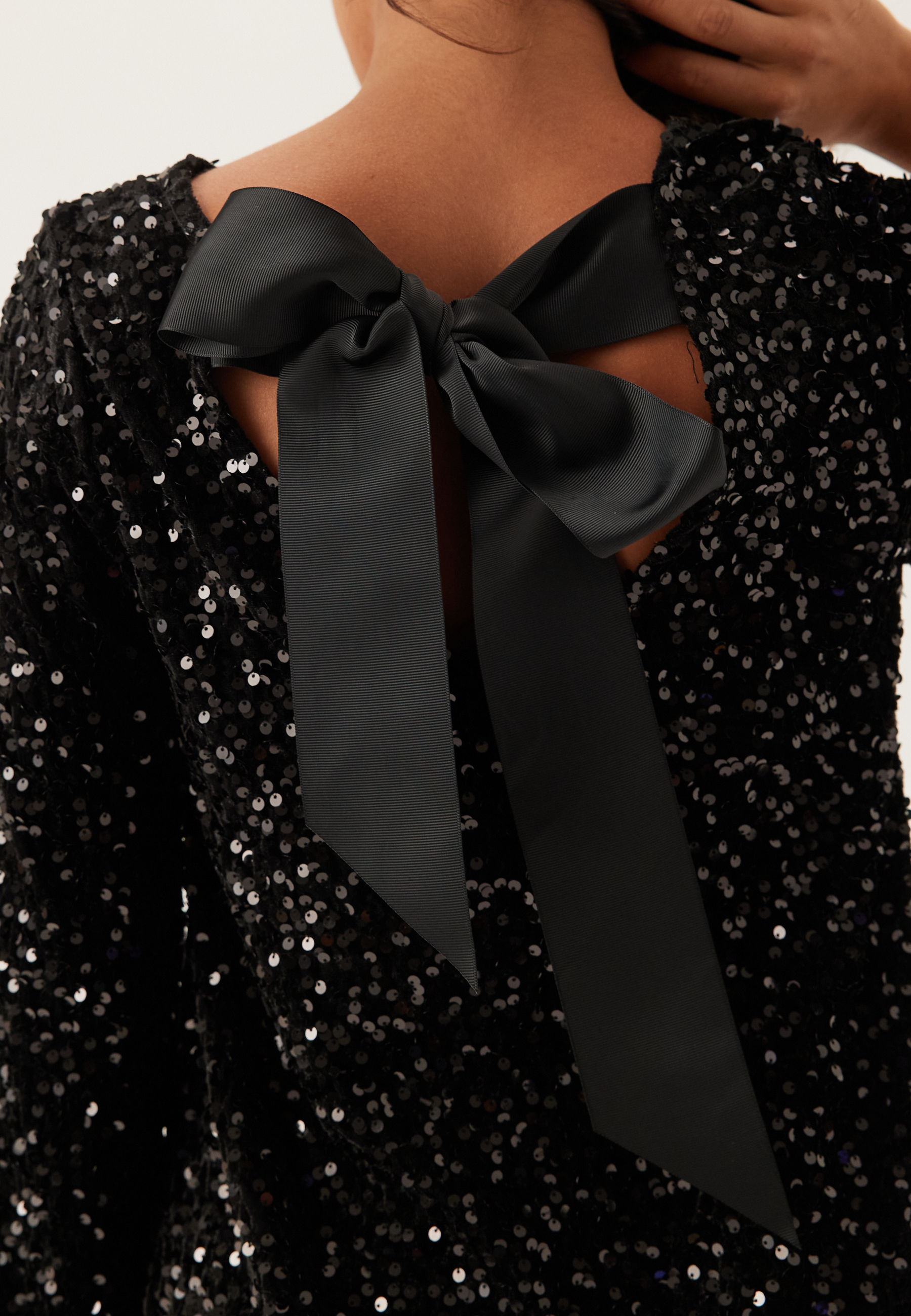 Pckam Ls Deep Back Bow Dress 5
