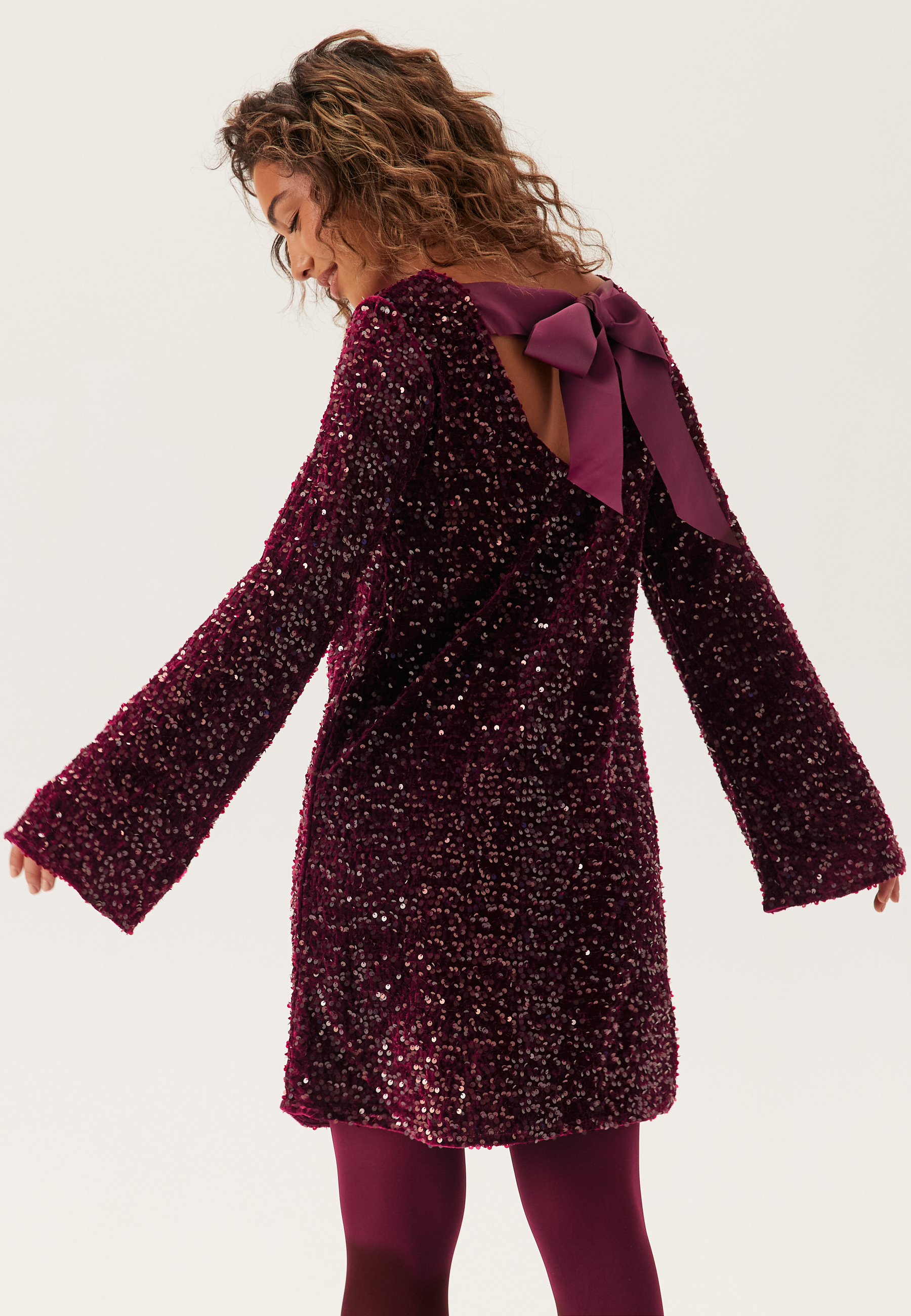 Pckam Ls Deep Back Bow Dress