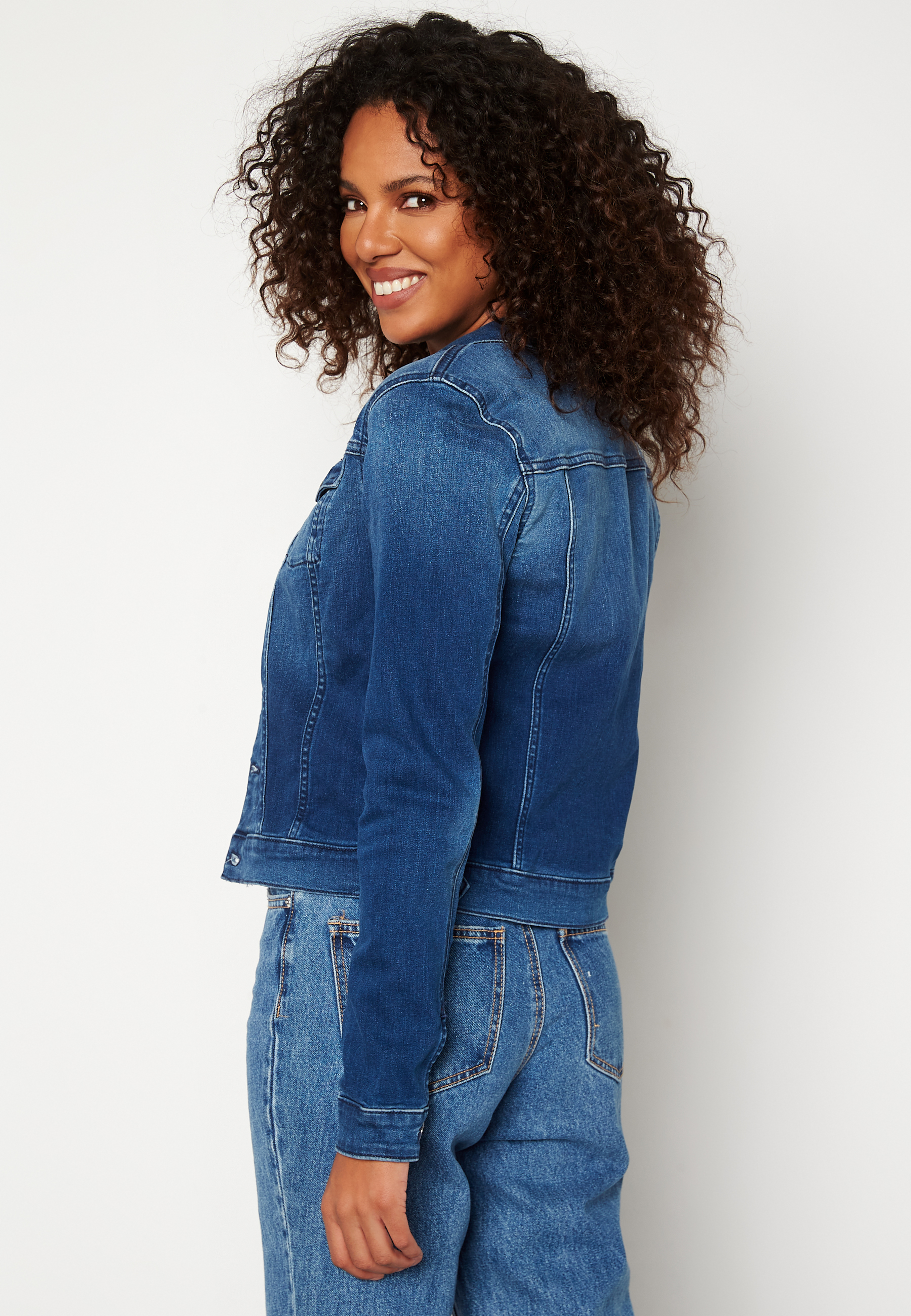 Vivianne Slim Trucker 3