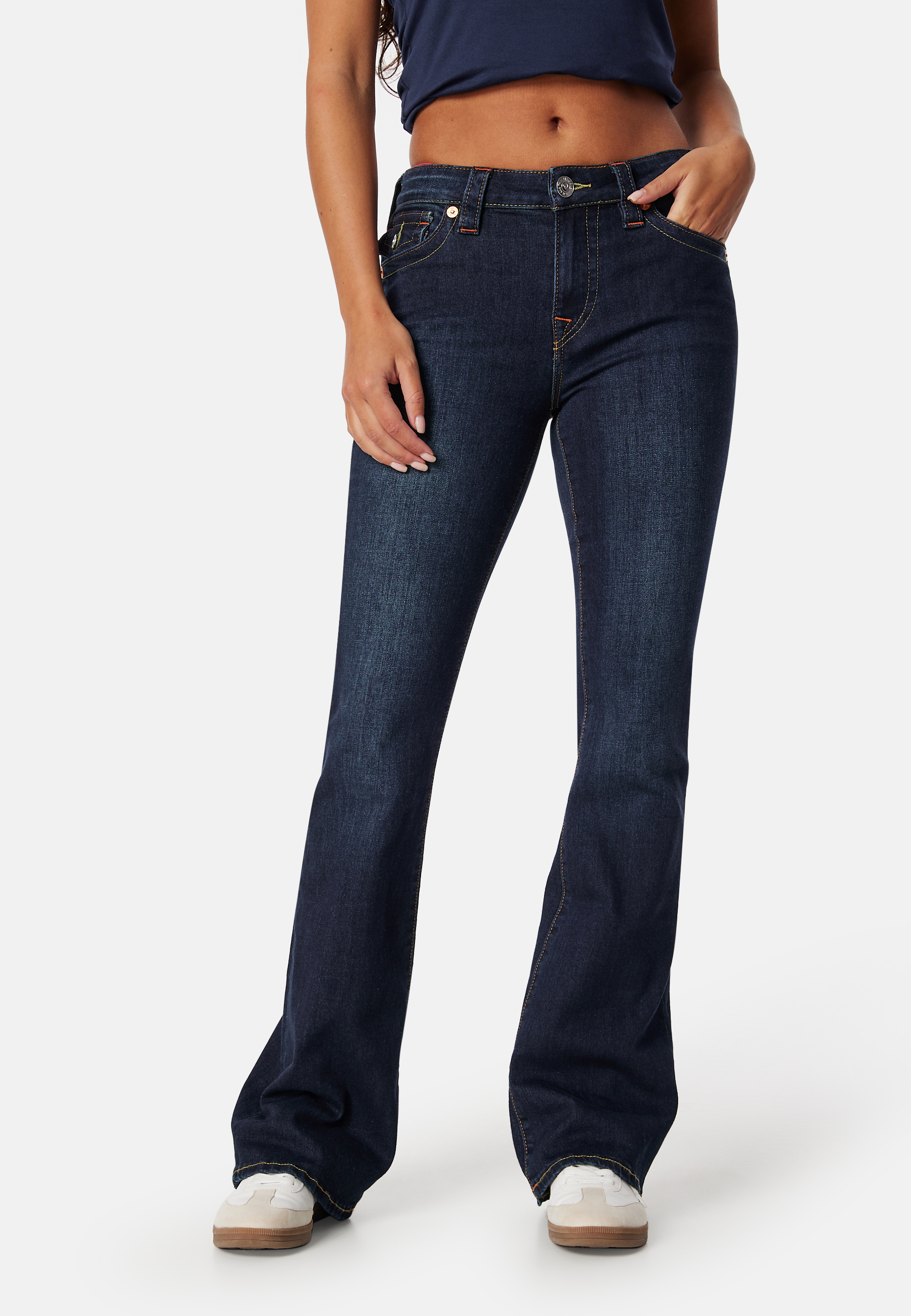 Alternativ bild 1 för True Religion Becca Mid Rise Bootcut Flap Muddy Waters 24