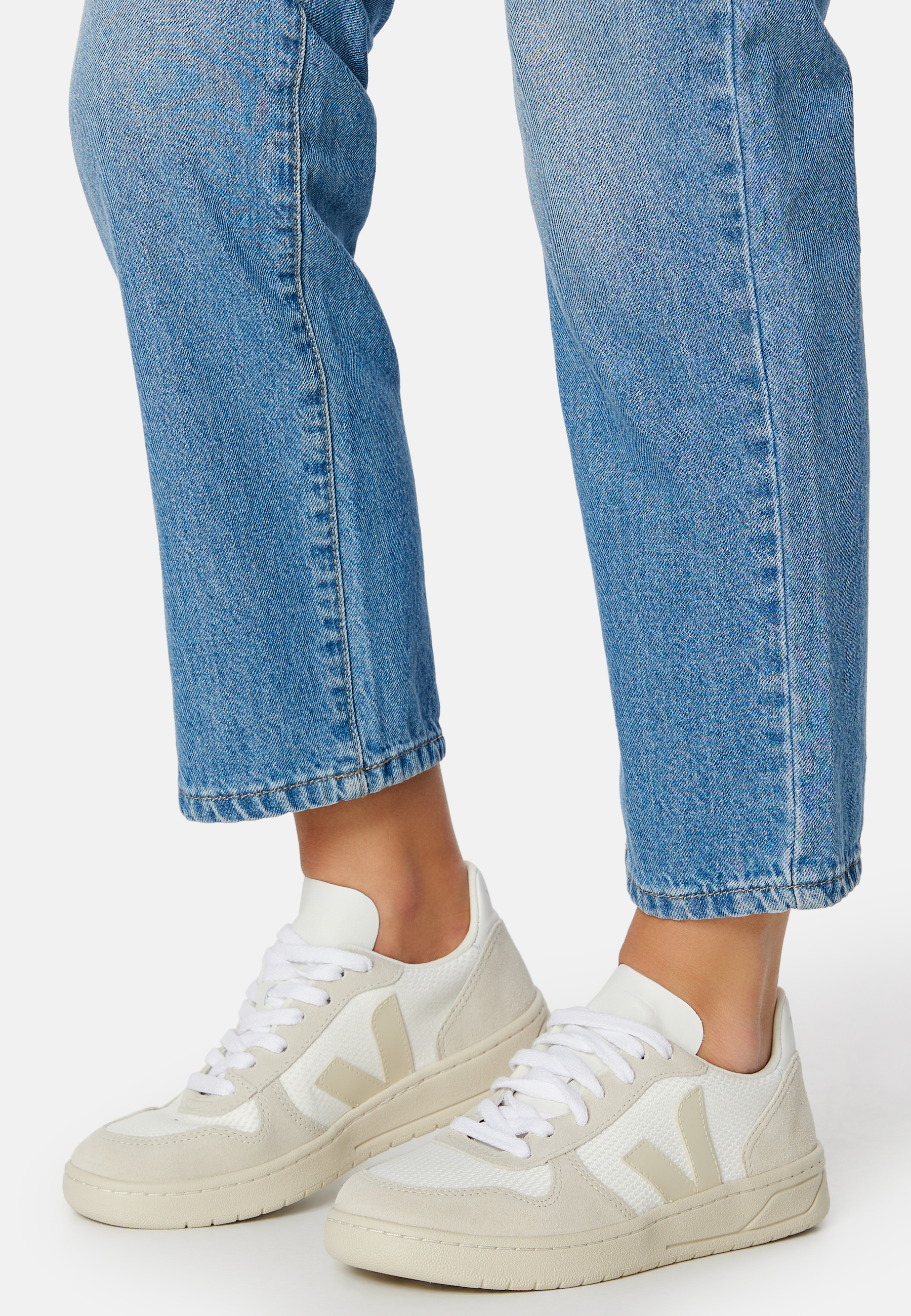 V-10 Sneakers