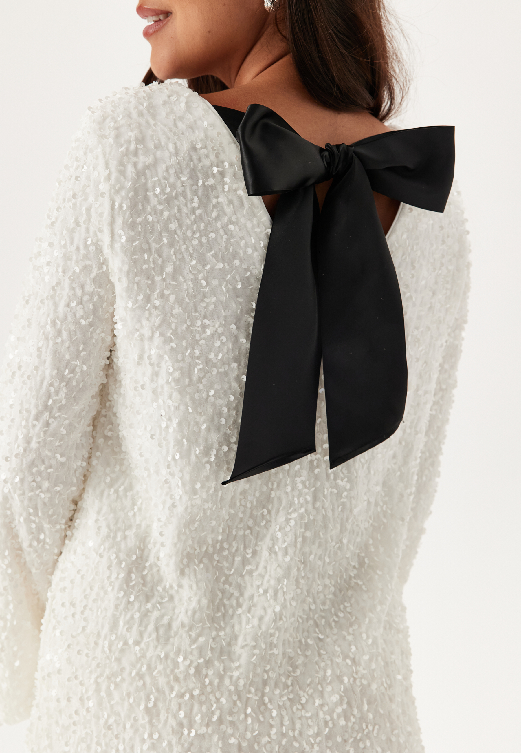 Viaria L/S O-NECK OPEN BACK DRESS 2