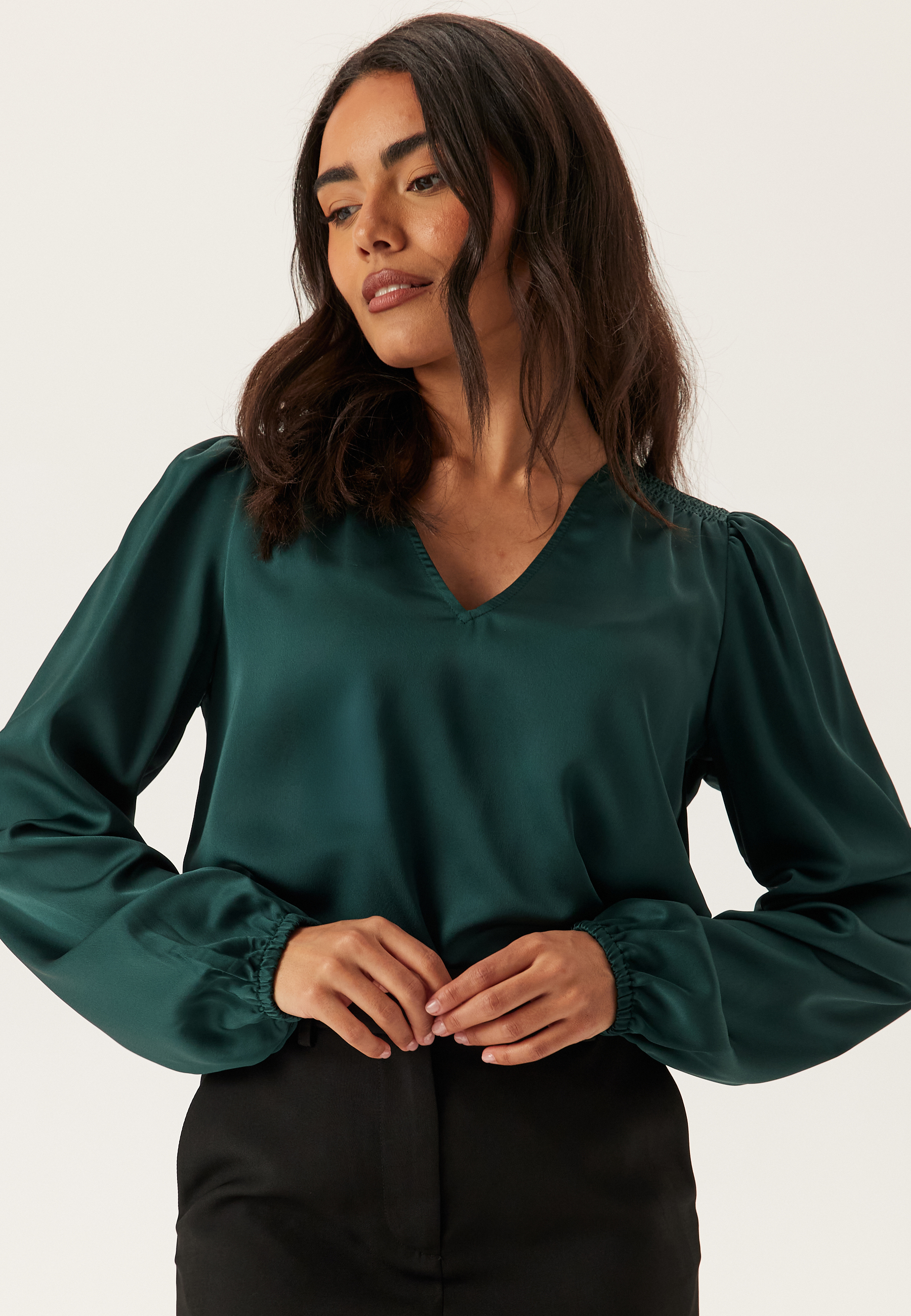 Viellette L/S SMOCK SATIN TOP 1