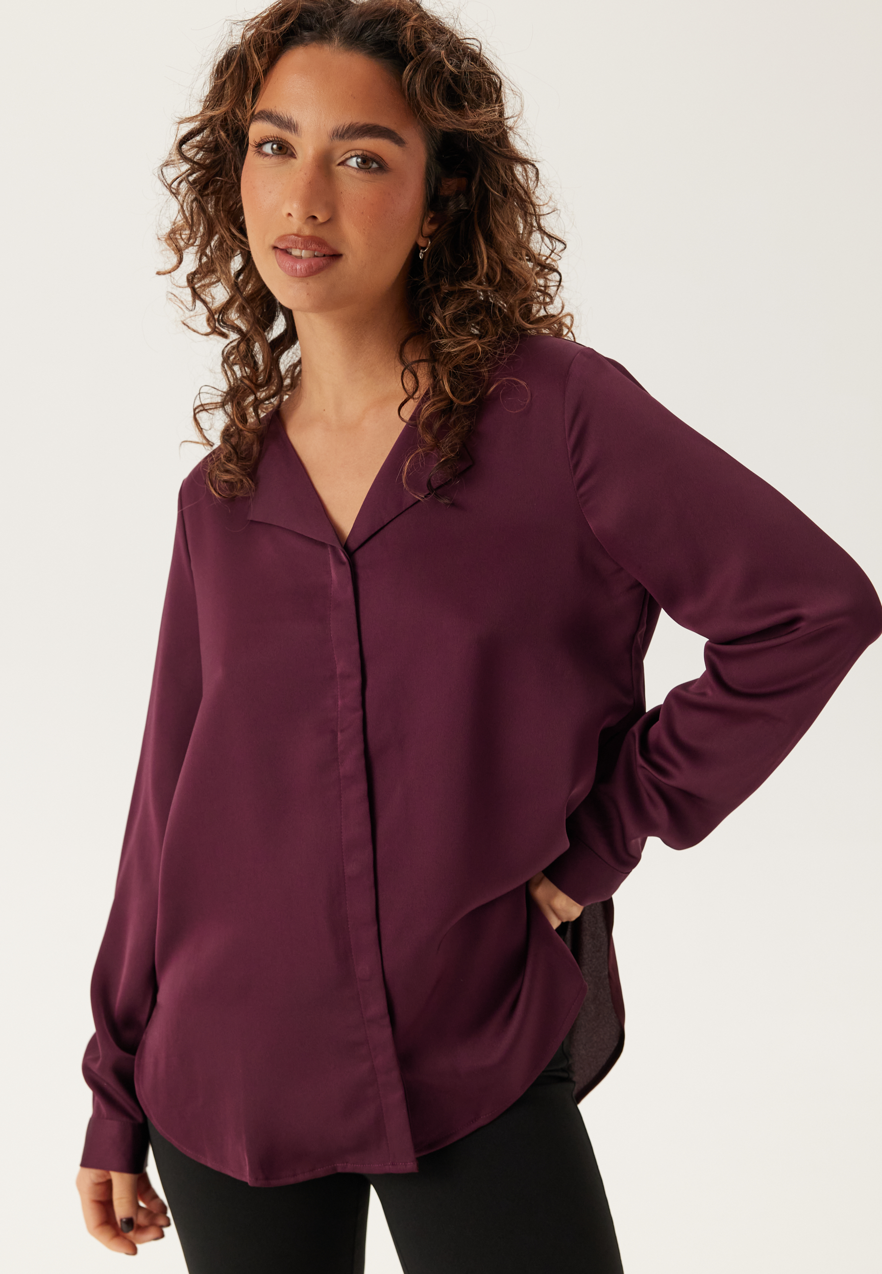Viellette V-neck L/S Satin Shirt 1