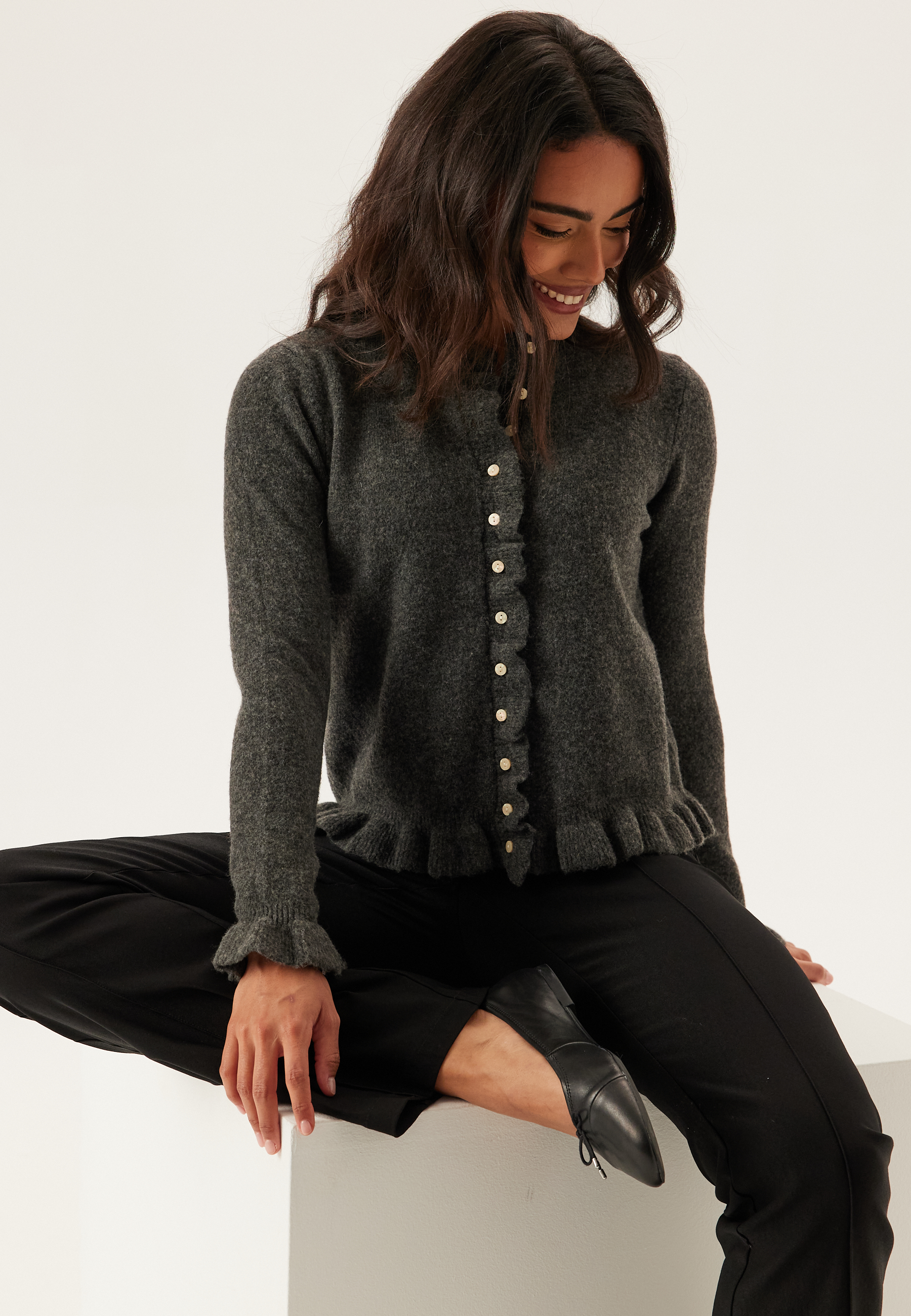 Vijacia O-neck L/S FRILL KNIT 1