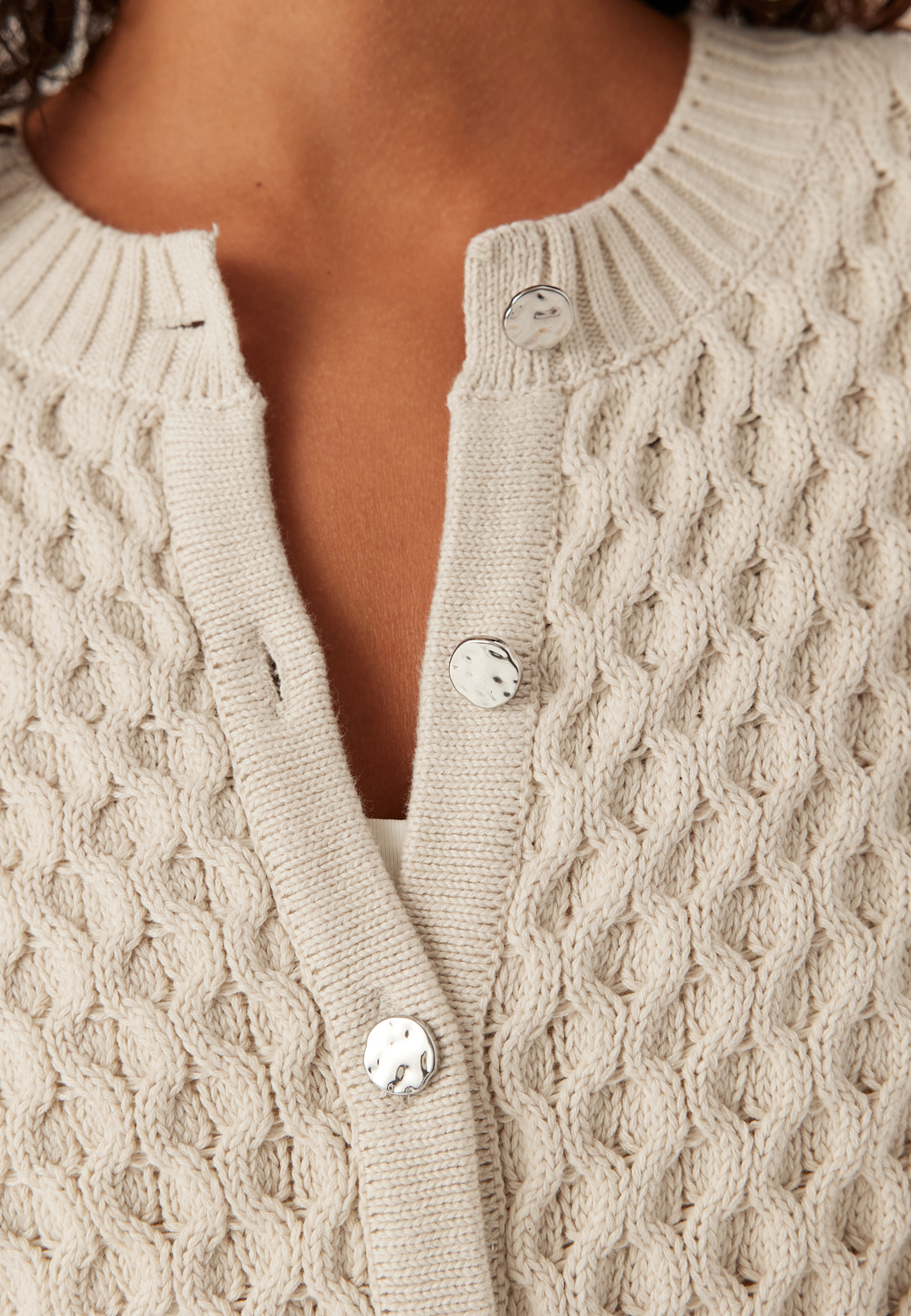 Vikali L/S O-NECK KNIT BUTTON 4