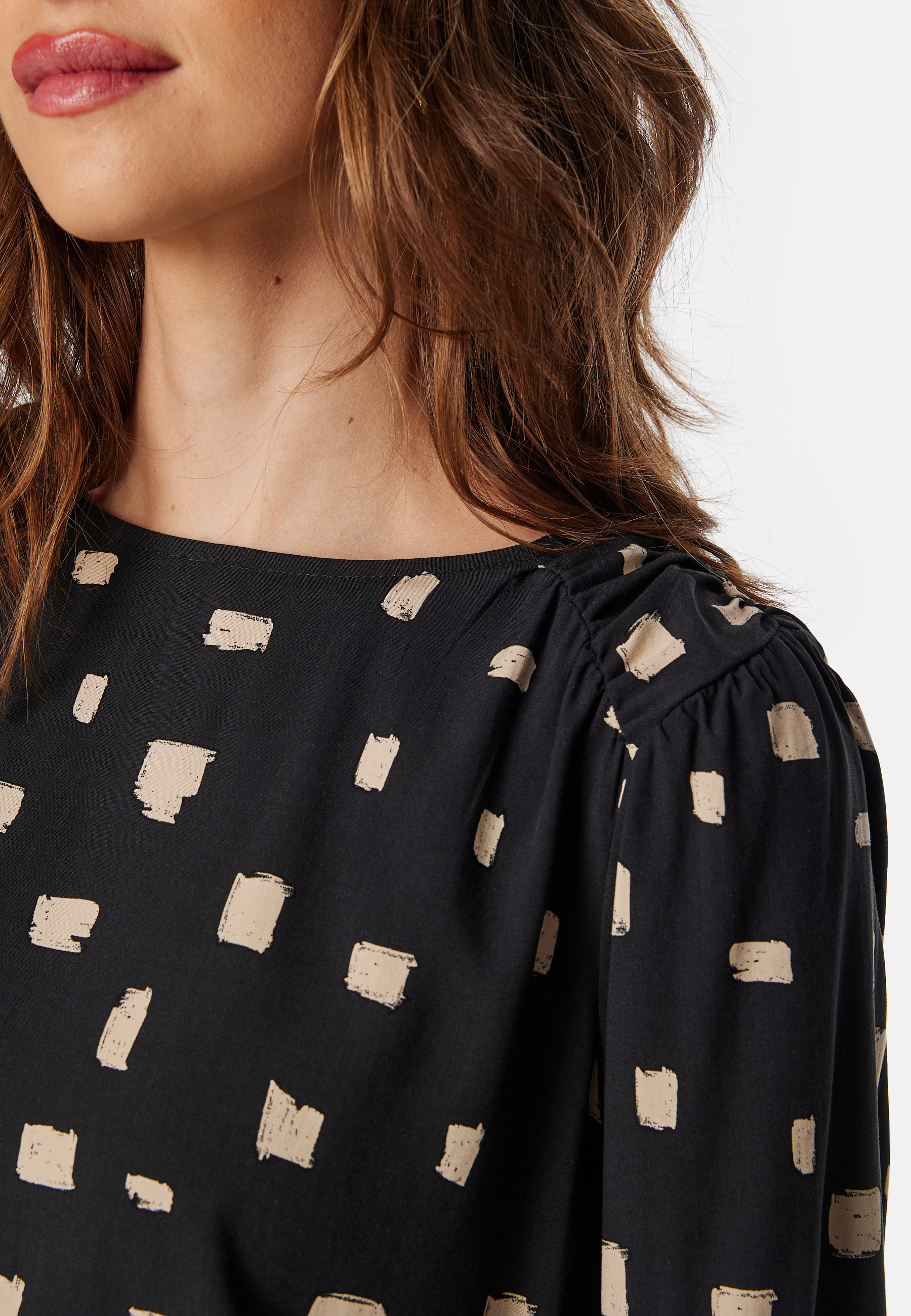 Vilana L/S O-NECK DETAIL TOP 3