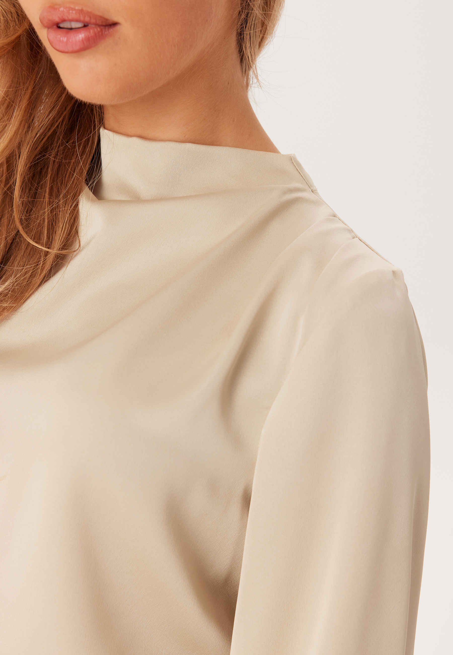 Vilutto High Neck Top 3
