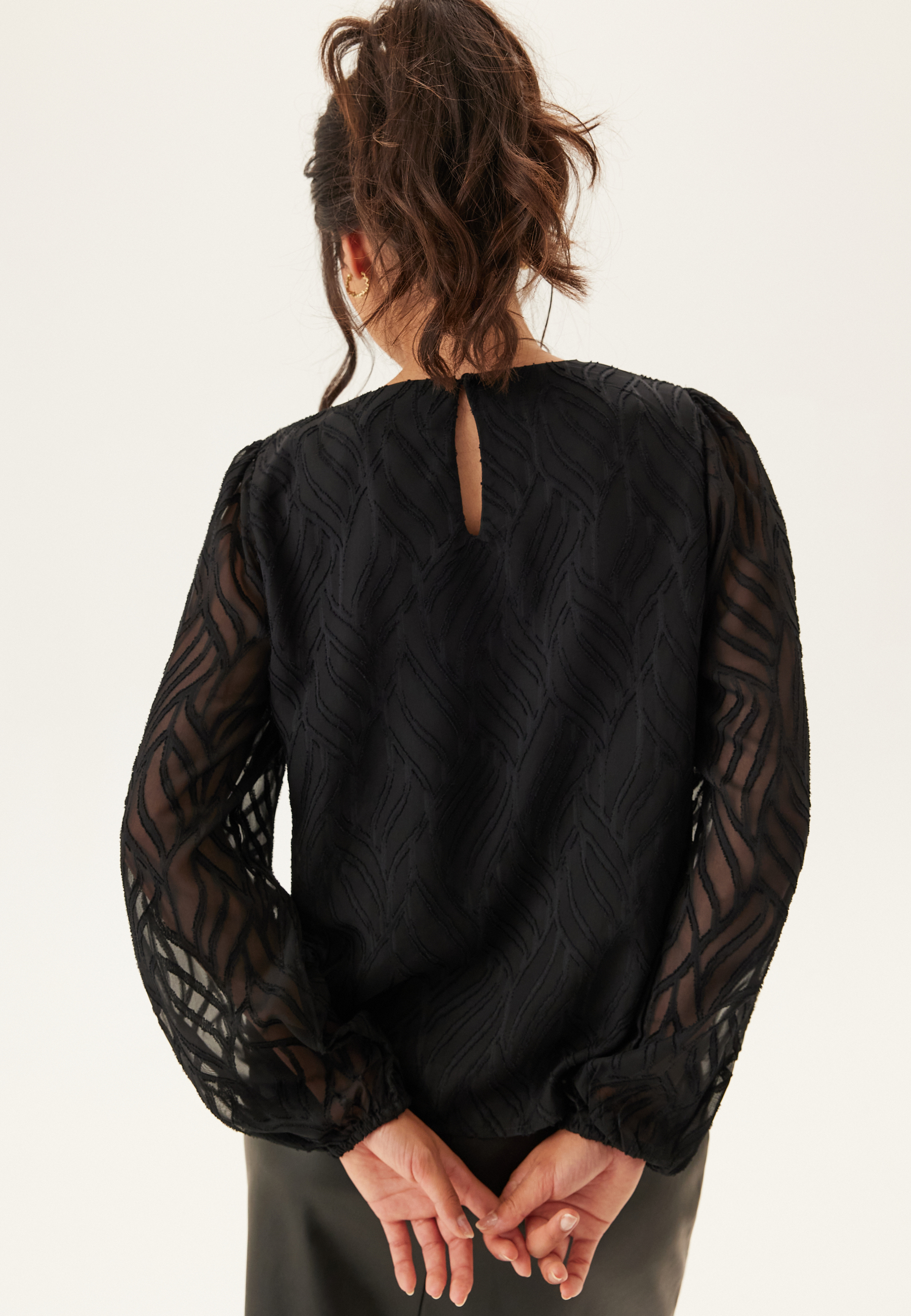 Vimika O-neck L/S Top 2
