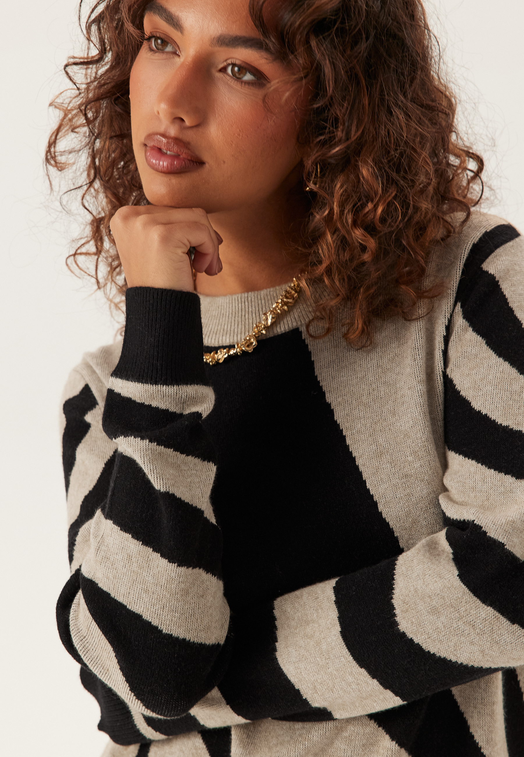 Vitif Crewneck Knit Midi Dress 3
